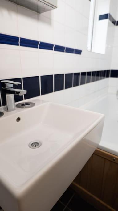 Cosy Cottage In Central Reading Free Parking & Fast Wifi Bagian luar foto